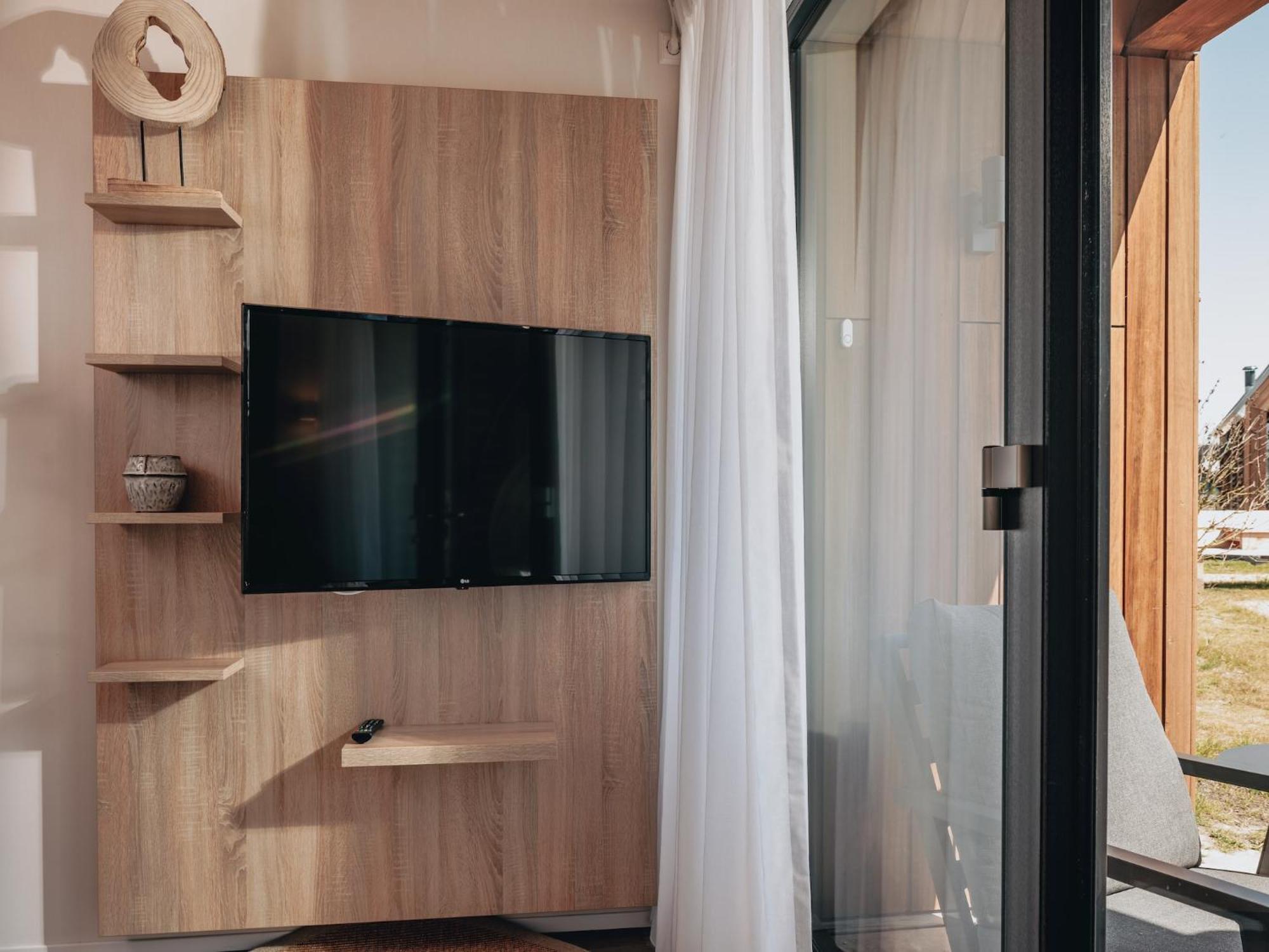 Vakantiehuis Modern Tiny House With Dishwasher, At 500m Nieuwvliet